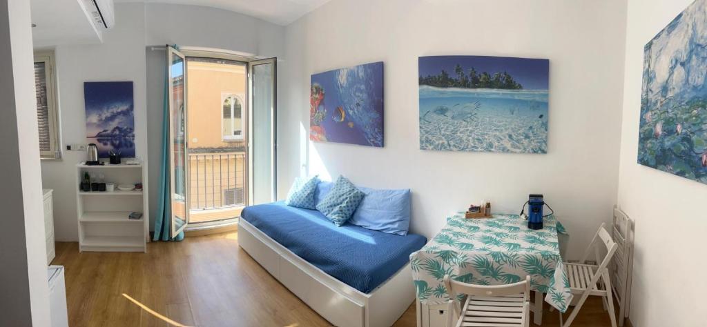 Ruang duduk di Sunshine Apartment