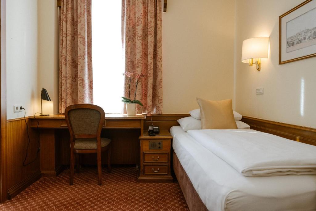 Postel nebo postele na pokoji v ubytování Hotel City Central