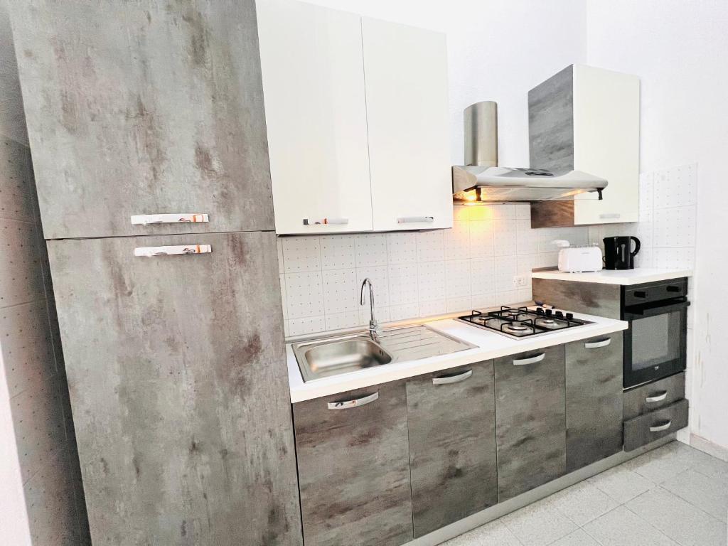 Kuchnia lub aneks kuchenny w obiekcie Residence La Cinta 8