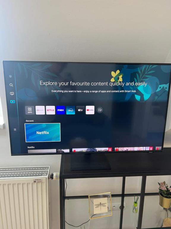 Télévision ou salle de divertissement dans l'établissement Central, Cozy & Stylish Apartment with Views