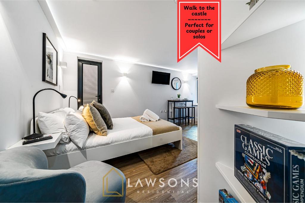 a room with a bed and a tv in it at Chic Studio Steps from Windsor Castle in Windsor