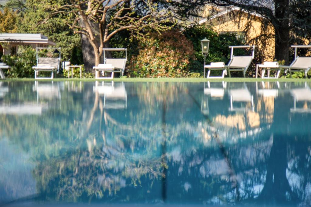 Bazén v ubytování Hotel Sonnenhof nebo v jeho okolí
