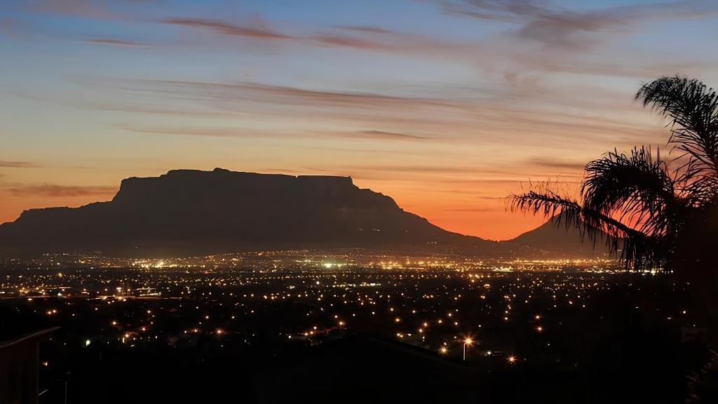 a view of the table mountain at sunset at Grandview Guesthouse in Cape Town