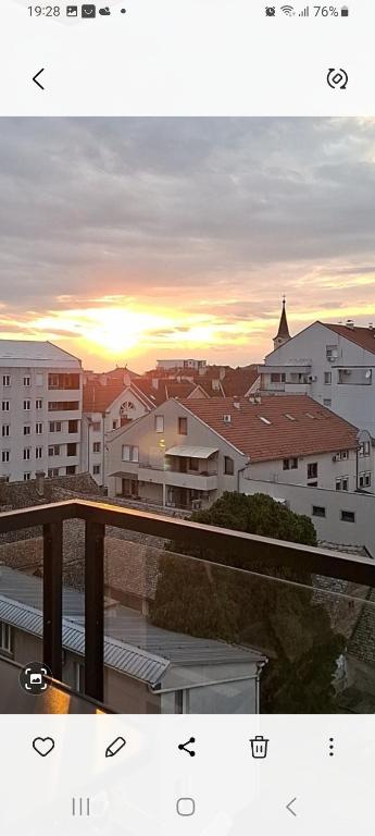 Východ nebo západ slunce při pohledu z apartmánu nebo okolí