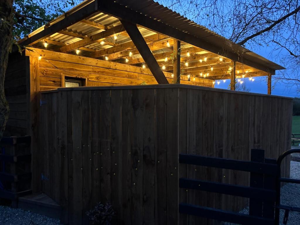 Fotografie z fotogalerie ubytování Rustic Charm Cabin v destinaci Naas