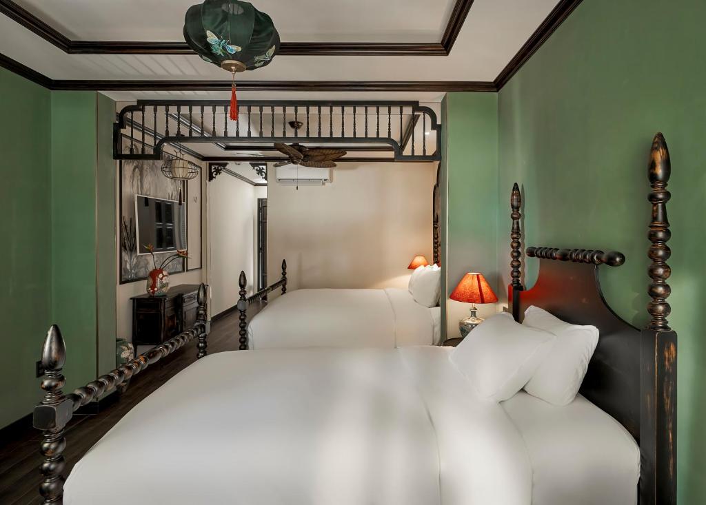 Postel nebo postele na pokoji v ubytování The An Bang Vanessa - Indochine Boutique Hotel