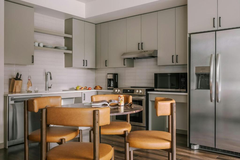 Kuchyň nebo kuchyňský kout v ubytování Sonder by Marriott Bonvoy Skyline Apartments LoHi