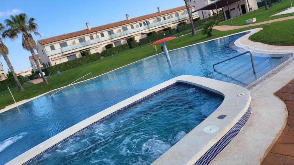 Πισίνα στο ή κοντά στο Golf Panorámica Chalet adosado de lujo