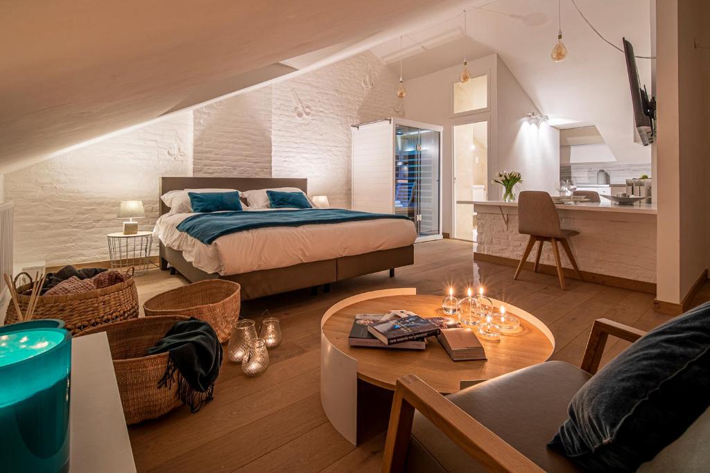 Postel nebo postele na pokoji v ubytování Maison Noppius - Love Hotel