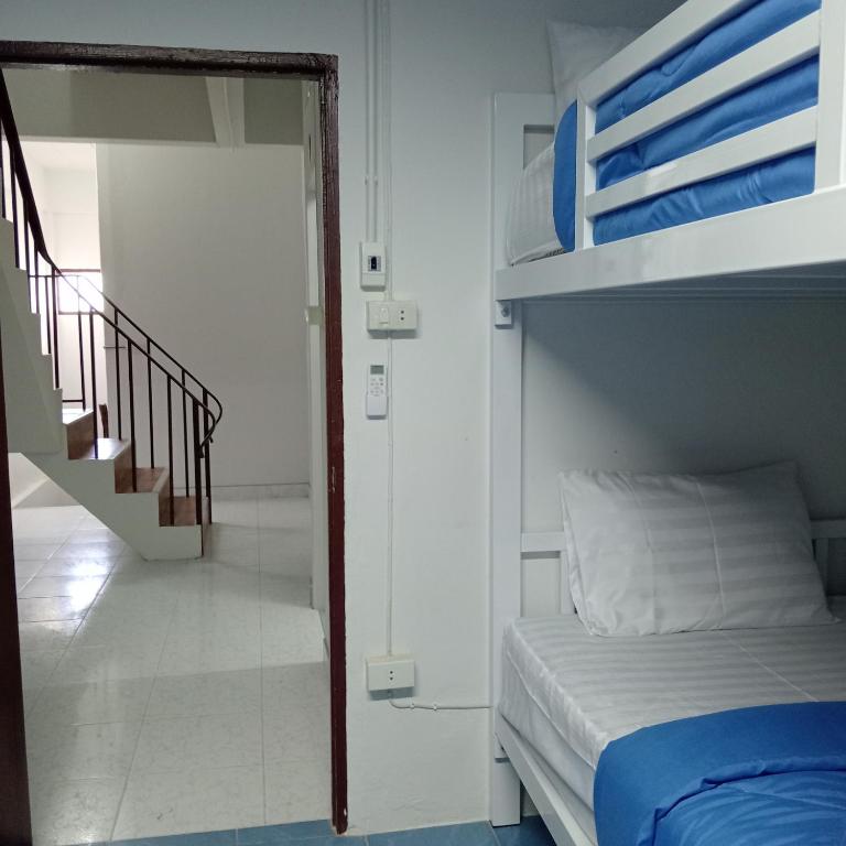 Postel nebo postele na pokoji v ubytování CENTRAL HOSTEL , Hostel & CoWorking