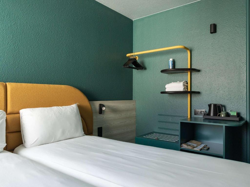 Postel nebo postele na pokoji v ubytování ibis Styles Brugge Centrum