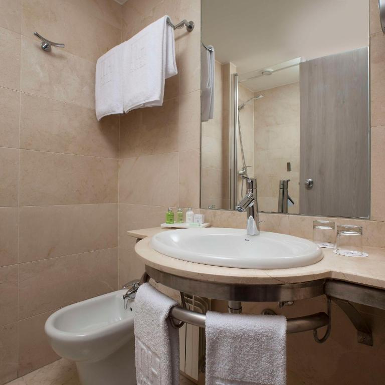 NH Barajas Airport - Resim 15