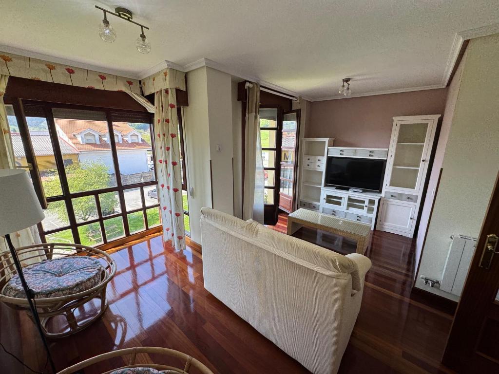 Et tv og/eller underholdning på Piso con Garaje en Cartes