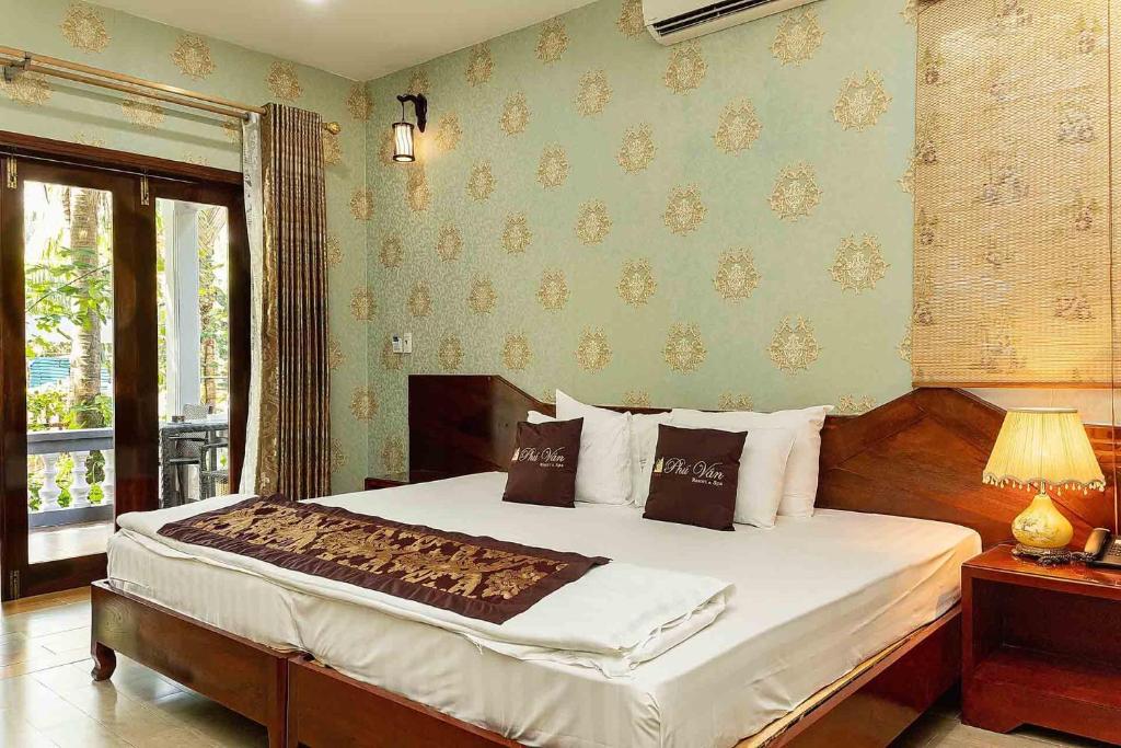 Postel nebo postele na pokoji v ubytování Phu Van Resort & Spa Phu Quoc