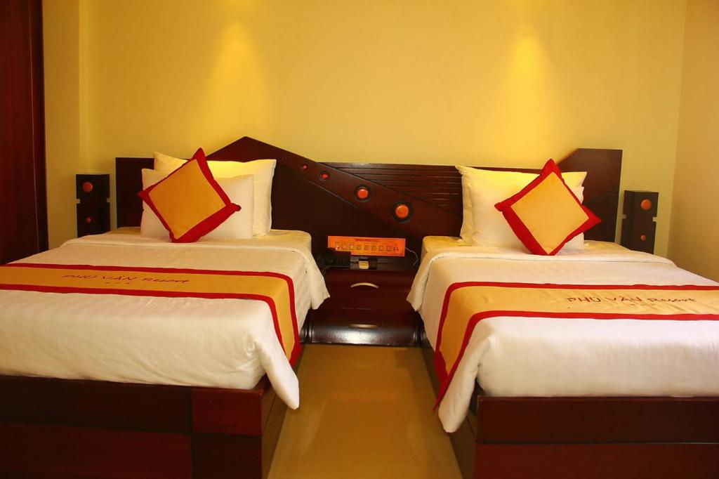 Postel nebo postele na pokoji v ubytování Phu Van Resort & Spa Phu Quoc