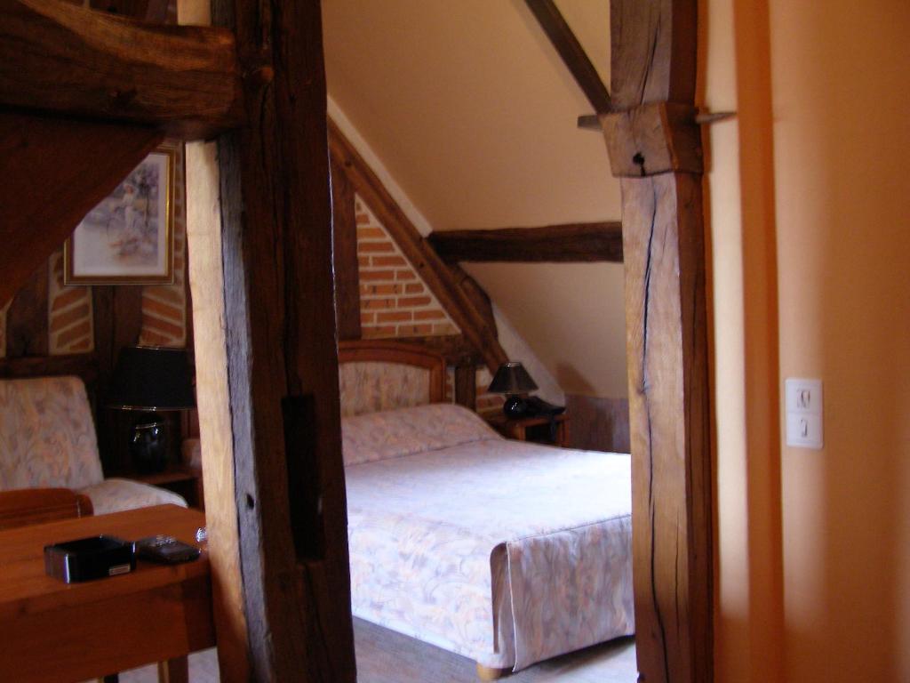 Postel nebo postele na pokoji v ubytování Logis Auberge À La Tête De Lard