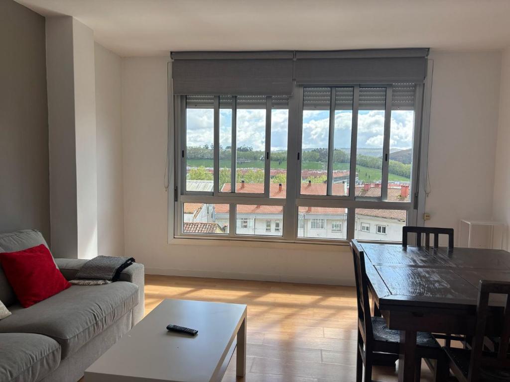 Posezení v ubytování Amplio piso con vistas en la entrada del camino C4