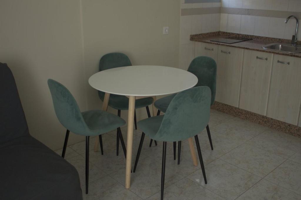 Kuchyň nebo kuchyňský kout v ubytování Apartamentos Fayna