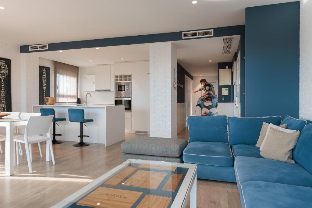 A seating area at Enjoybcn Marina Apartment