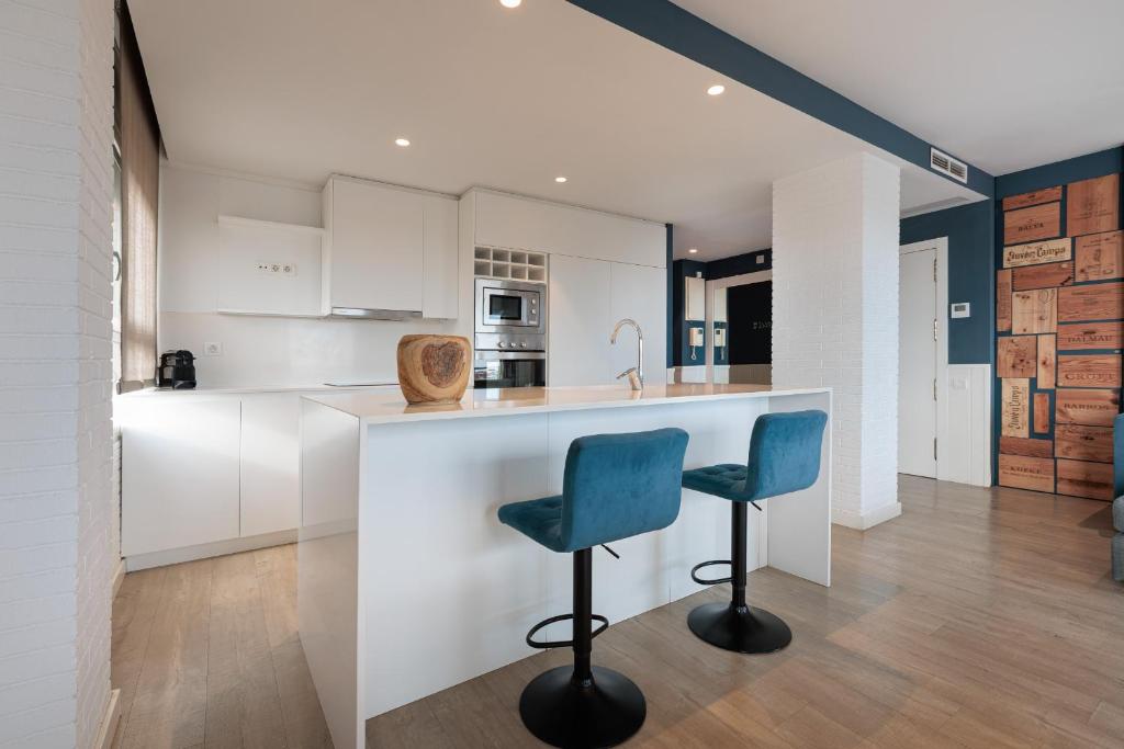 A kitchen or kitchenette at Enjoybcn Marina Apartment