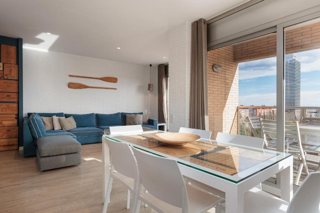 A seating area at Enjoybcn Marina Apartment