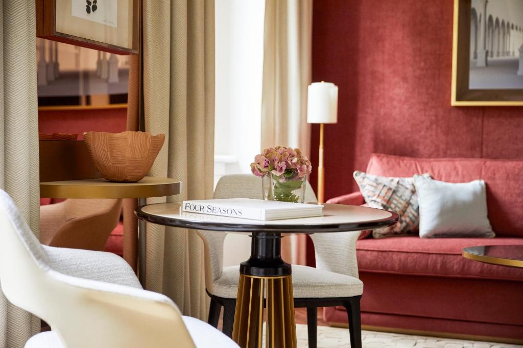 Four Seasons Hotel Milano - Resim 9