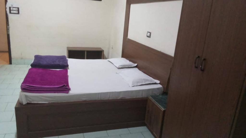 Postel nebo postele na pokoji v ubytování Hotel Sangam sagar
