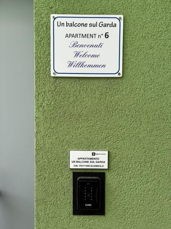 Certifikát, hodnocení, plakát nebo jiný dokument vystavený v ubytování Un Balcone sul Garda