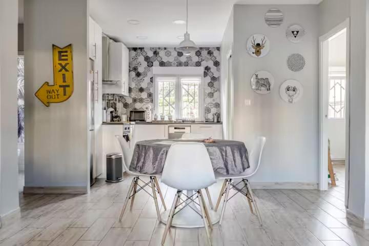 a kitchen with a table and chairs in a room at Apartamento Colón VUT-47-132 in Valladolid
