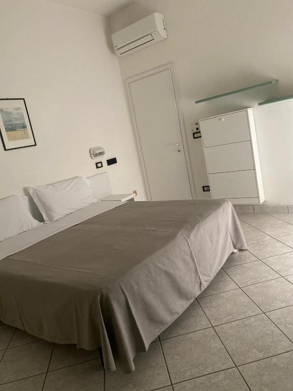 Postel nebo postele na pokoji v ubytování Hotel Ambassador Room Only