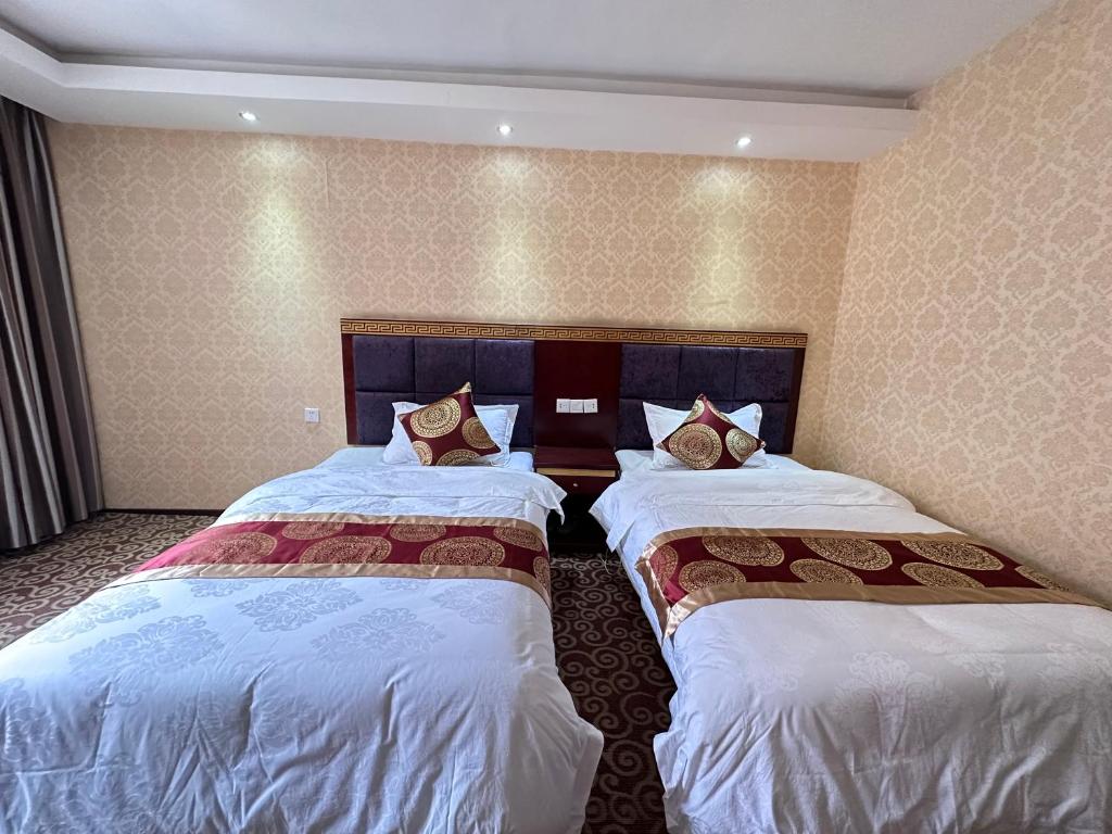 Postel nebo postele na pokoji v ubytování Jiuzhaigou Ranle Village