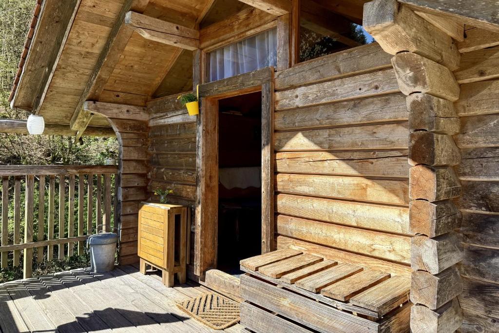 Fotografie z fotogalerie ubytování Schwarzwald Romantikhütte - Zweisamkeit - mit Bettwäsche, Handtücher und Holz v destinaci Schenkenzell