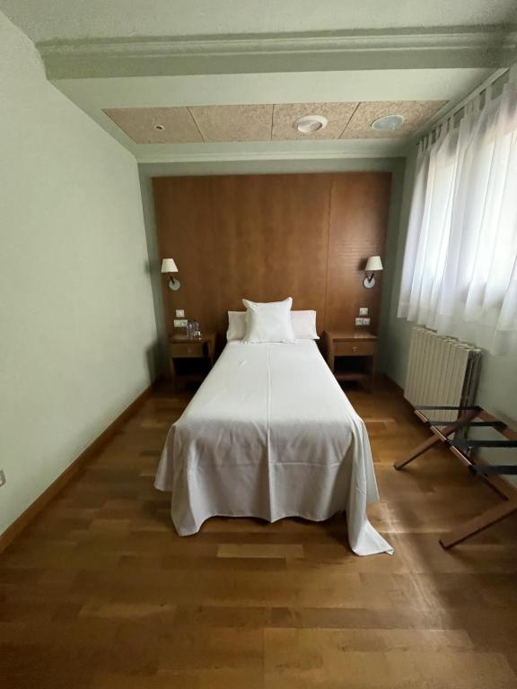 Postel nebo postele na pokoji v ubytování hotel vall fosca