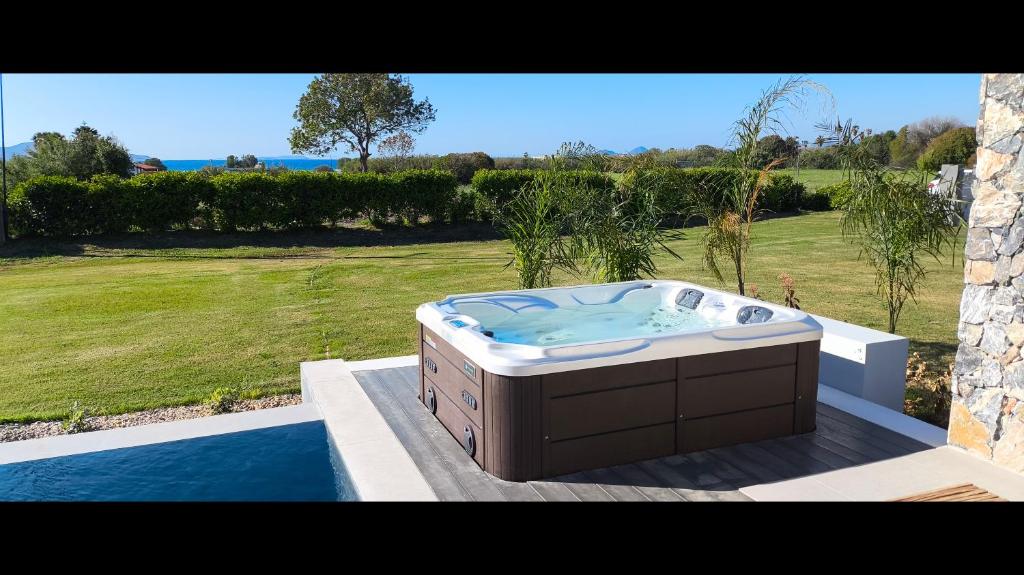 Zahrada ubytování Aphrodite Luxury Suites with private heated pools