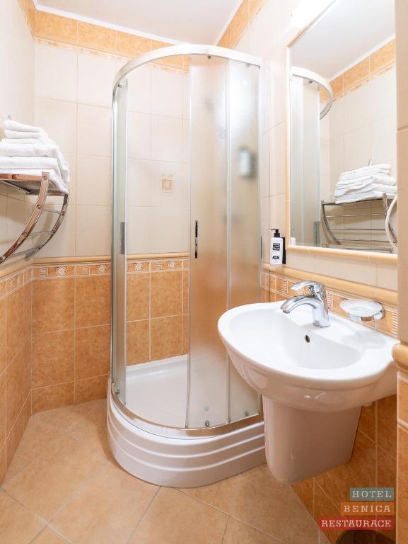 Un baño de Hotel Benica