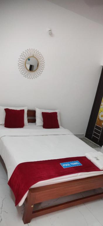 Postel nebo postele na pokoji v ubytování DOLPHIN ENCLAVE SERVICE STUDIO APARTMENTS