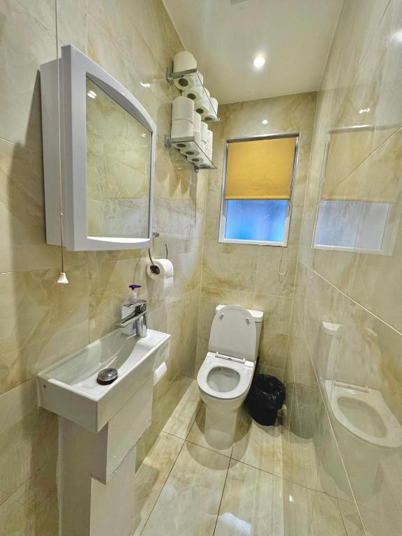 Koupelna v ubytování Denzile Hotel