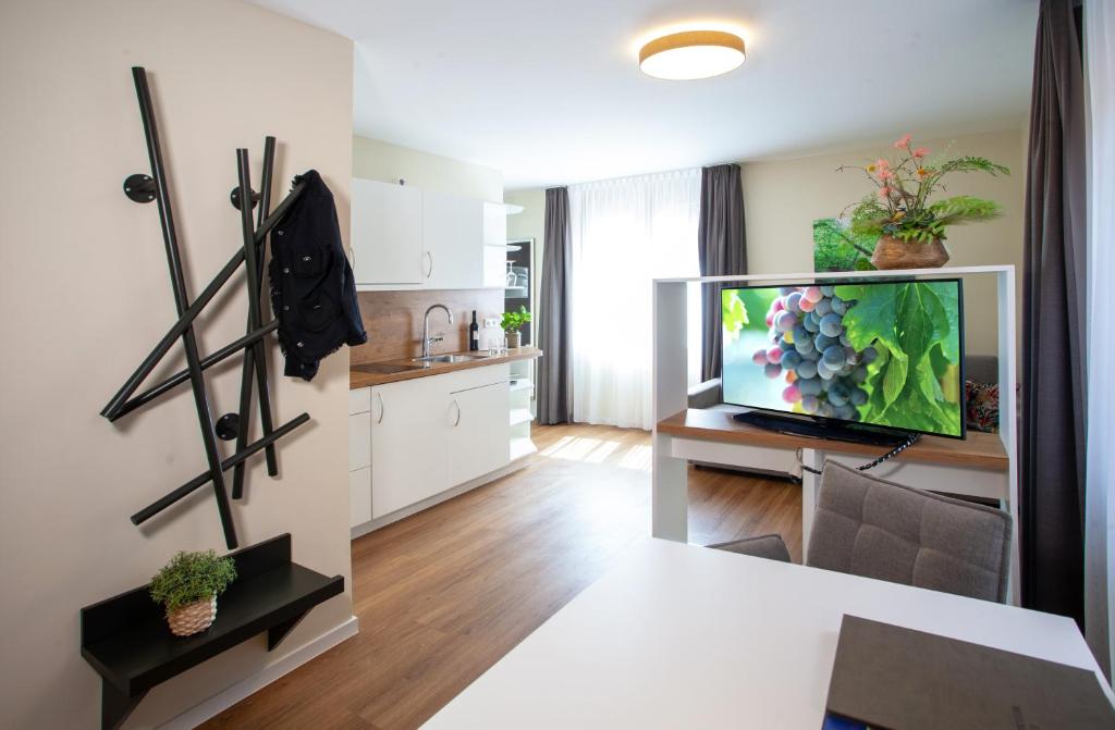 Landhotel Lutz UG - Estudio