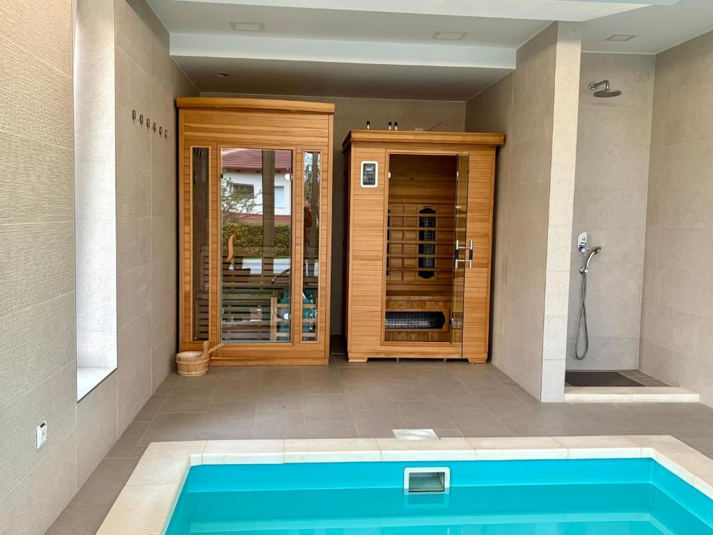 Bazén v ubytování MAGNOLIA Room & Spa - ADULTS ONLY nebo v jeho okolí