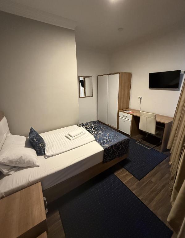C&S Hotel - Eenpersoonskamer Met Gedeelde Douche En Toilet