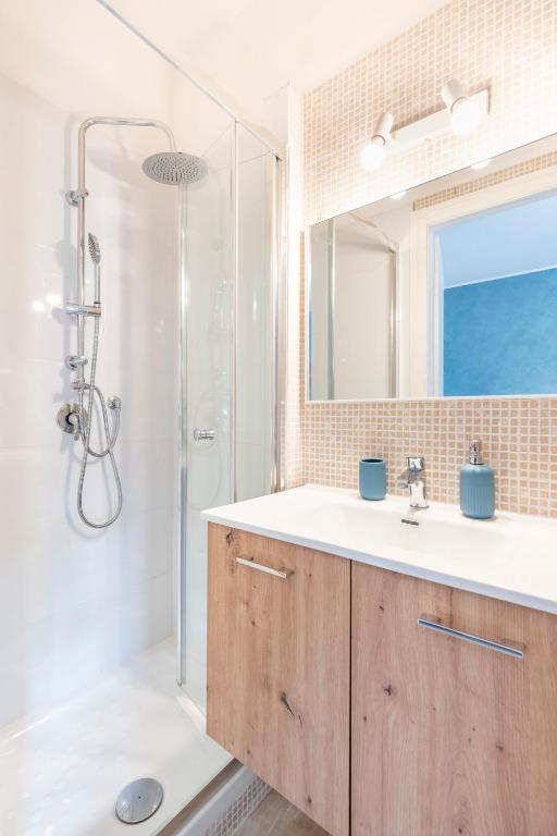 a bathroom with a sink and a shower at Bnb Drive In in Rome