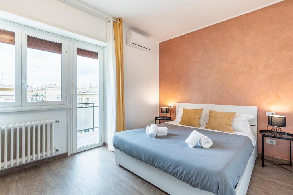 a bedroom with a bed and a large window at Bnb Drive In in Rome