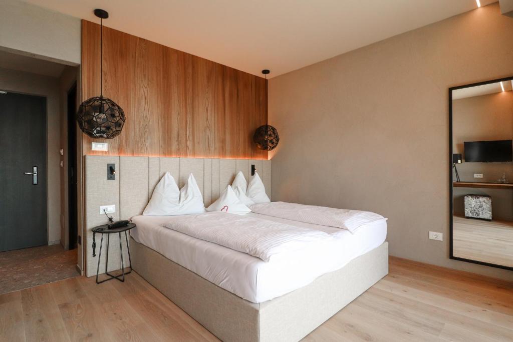Postel nebo postele na pokoji v ubytování Hotel Alpenrose