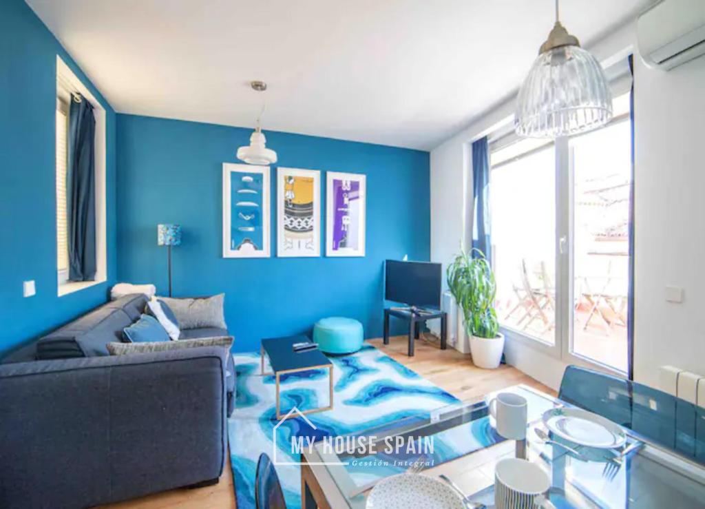 Posezení v ubytování MyHouseSpain - Modern penthouse close to Gran Via - Big Terrace