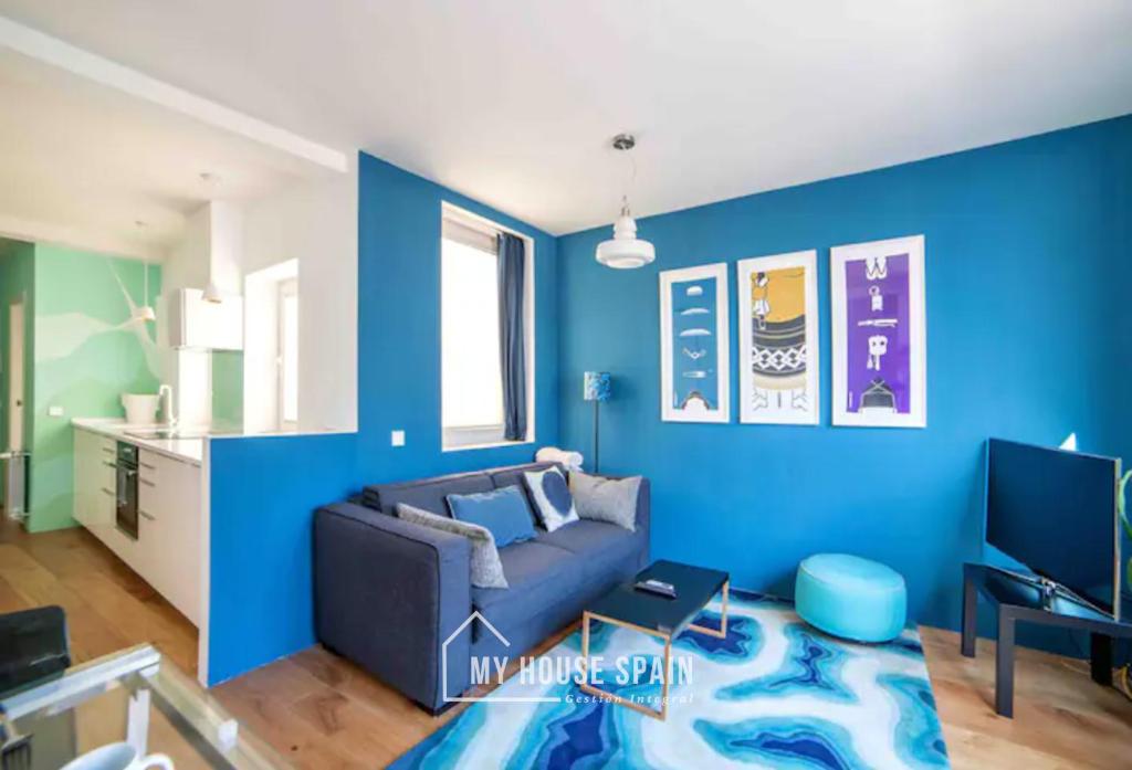 Posezení v ubytování MyHouseSpain - Modern penthouse close to Gran Via - Big Terrace