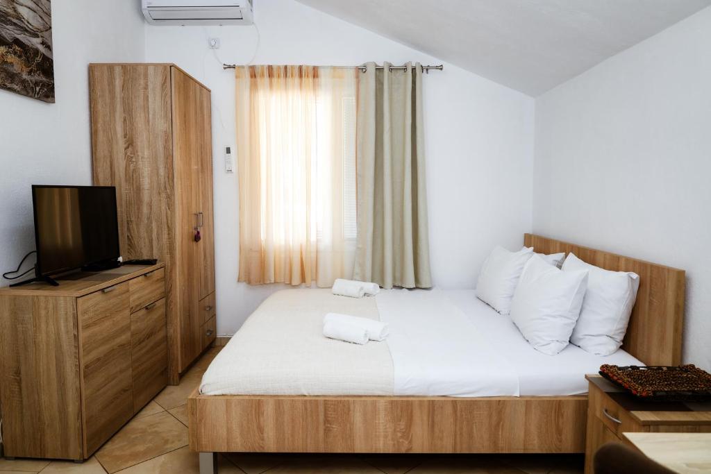 Postel nebo postele na pokoji v ubytování Apartments Djukic