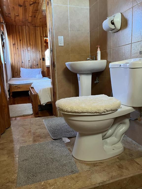Koupelna v ubytování Agape Log Cabin