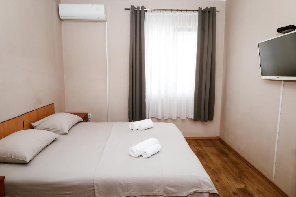 Postel nebo postele na pokoji v ubytování Apartments Djukic