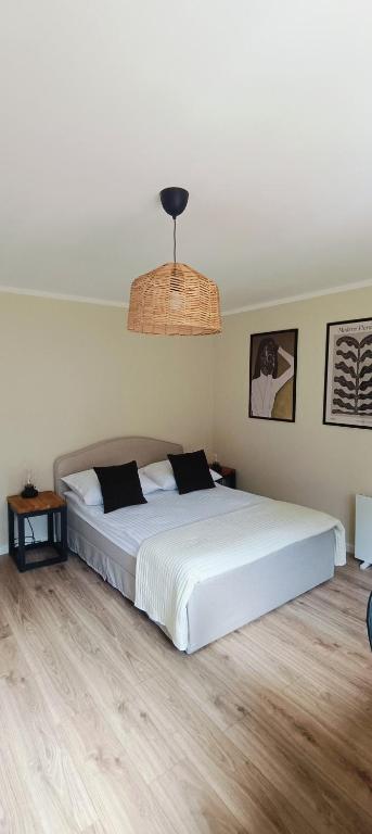 a bedroom with a large white bed in a room at Leśne Szlaki AP Apartment's in Jedlina-Zdrój
