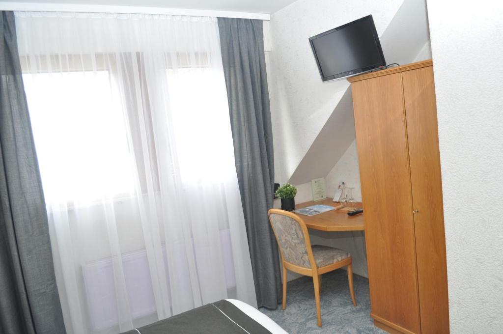 TV a/nebo společenská místnost v ubytování Hotel Kühns Mühle